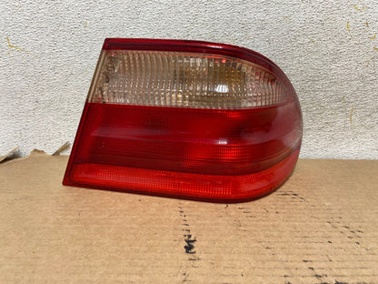 2000-2002 Mercedes-Benz E-CLASS E430 Right Passenger Side Tail Light AH4019 LK0