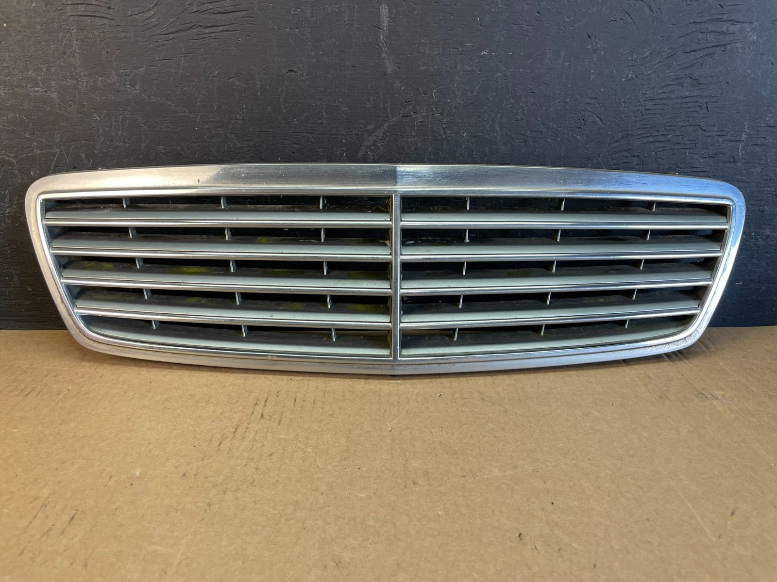 2001 to 2004 Mercedes C-Class C230 C320 C350 Front Upper Grill Grille AD0131 DG0