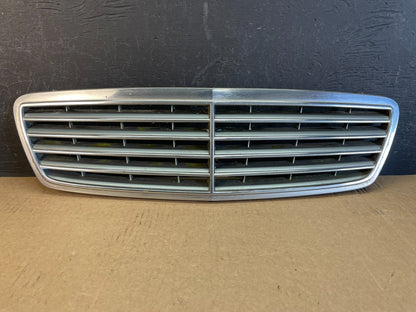 2001 to 2004 Mercedes C-Class C230 C320 C350 Front Upper Grill Grille AD0131 DG0