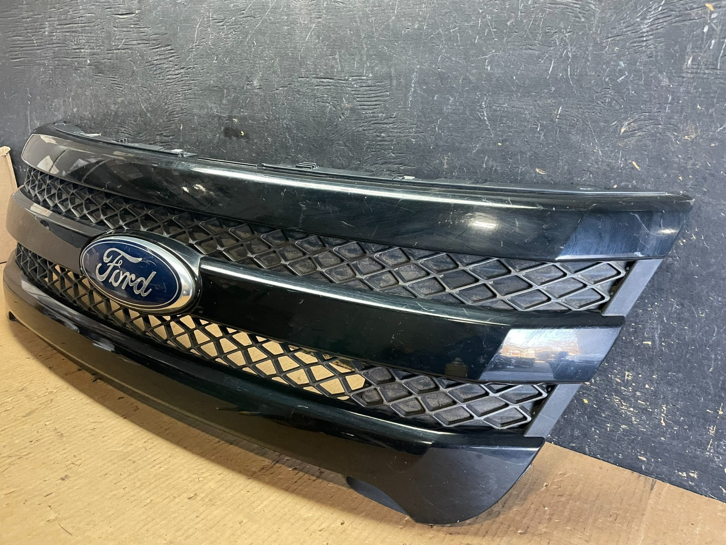 2011 to 2015 Ford Explorer Upper Front Grill Grille DB53-8200-BE Oem aa5915  DG1