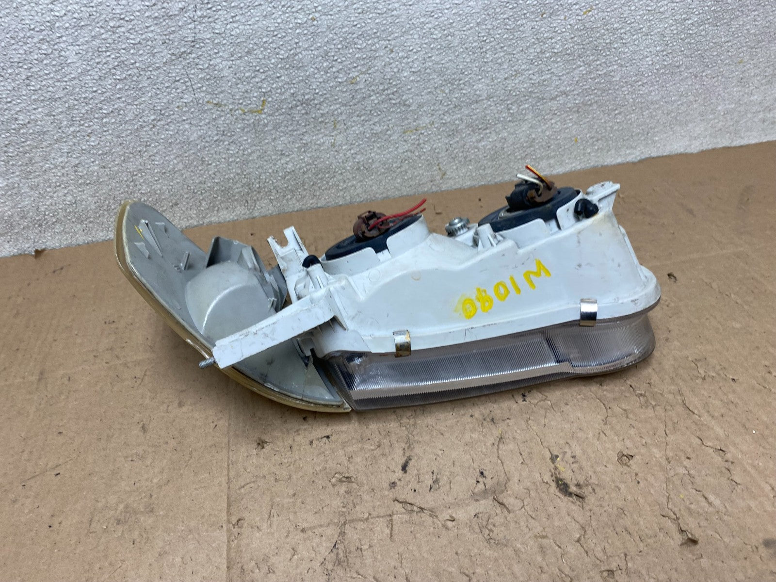 2001 2002 Toyota Corolla Left Driver LH Side Halogen Headlight W1090 DW10