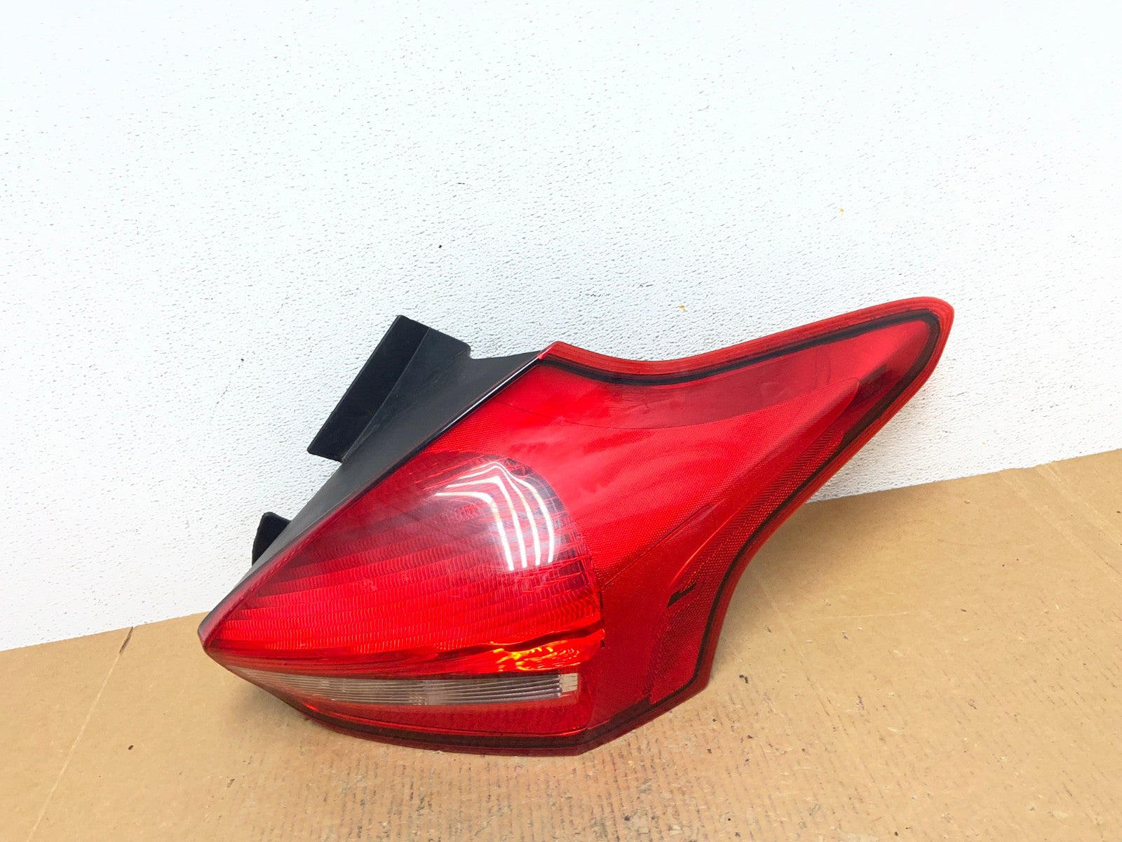 2015 to 2018 Ford Focus Tail Light Hatchback Right Passenger Side AE1582 LK0