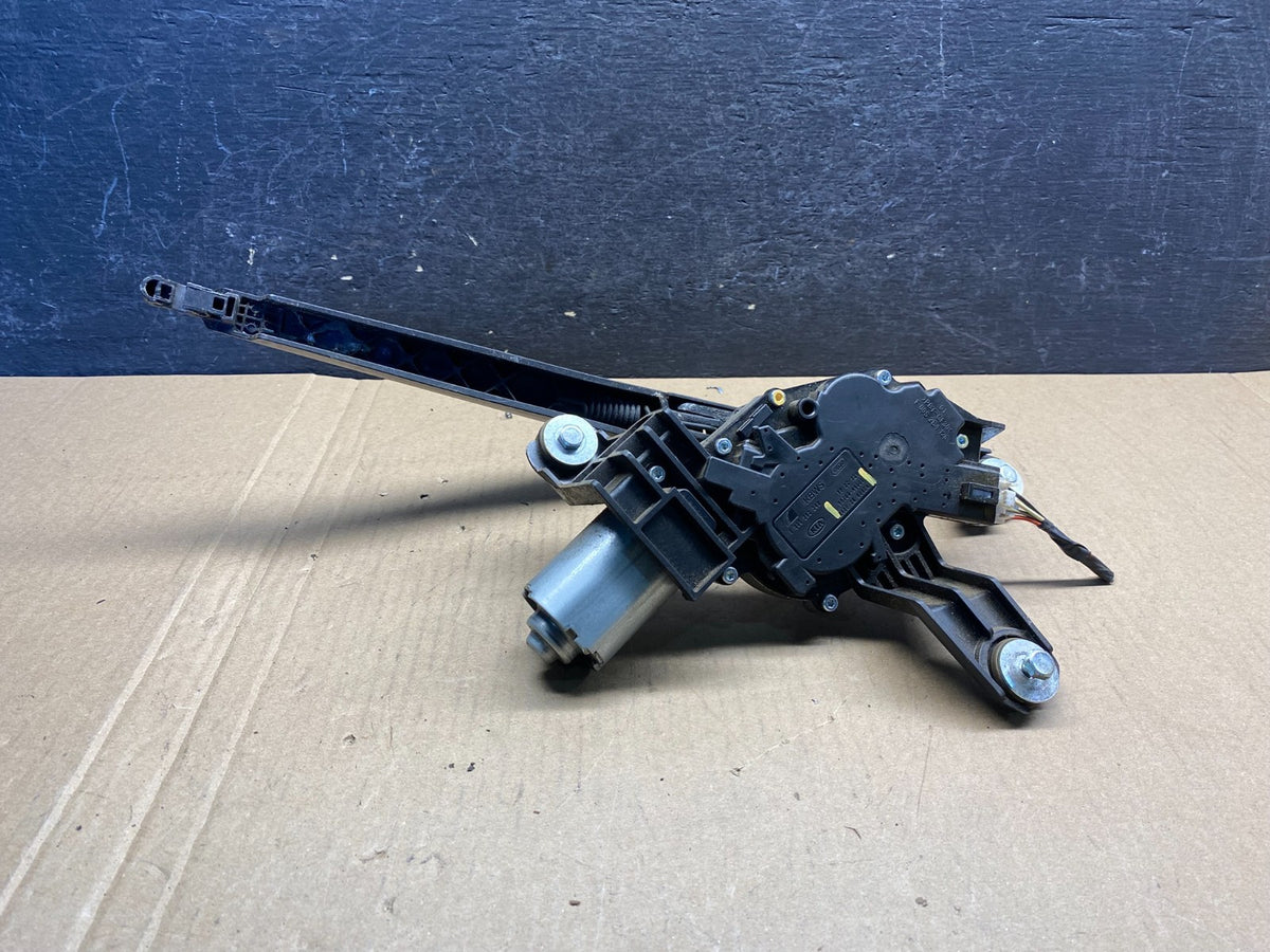 2015-2021 Kia Sedona Entourage Rear Glass Windshield Wiper Motor AG3541 DG5