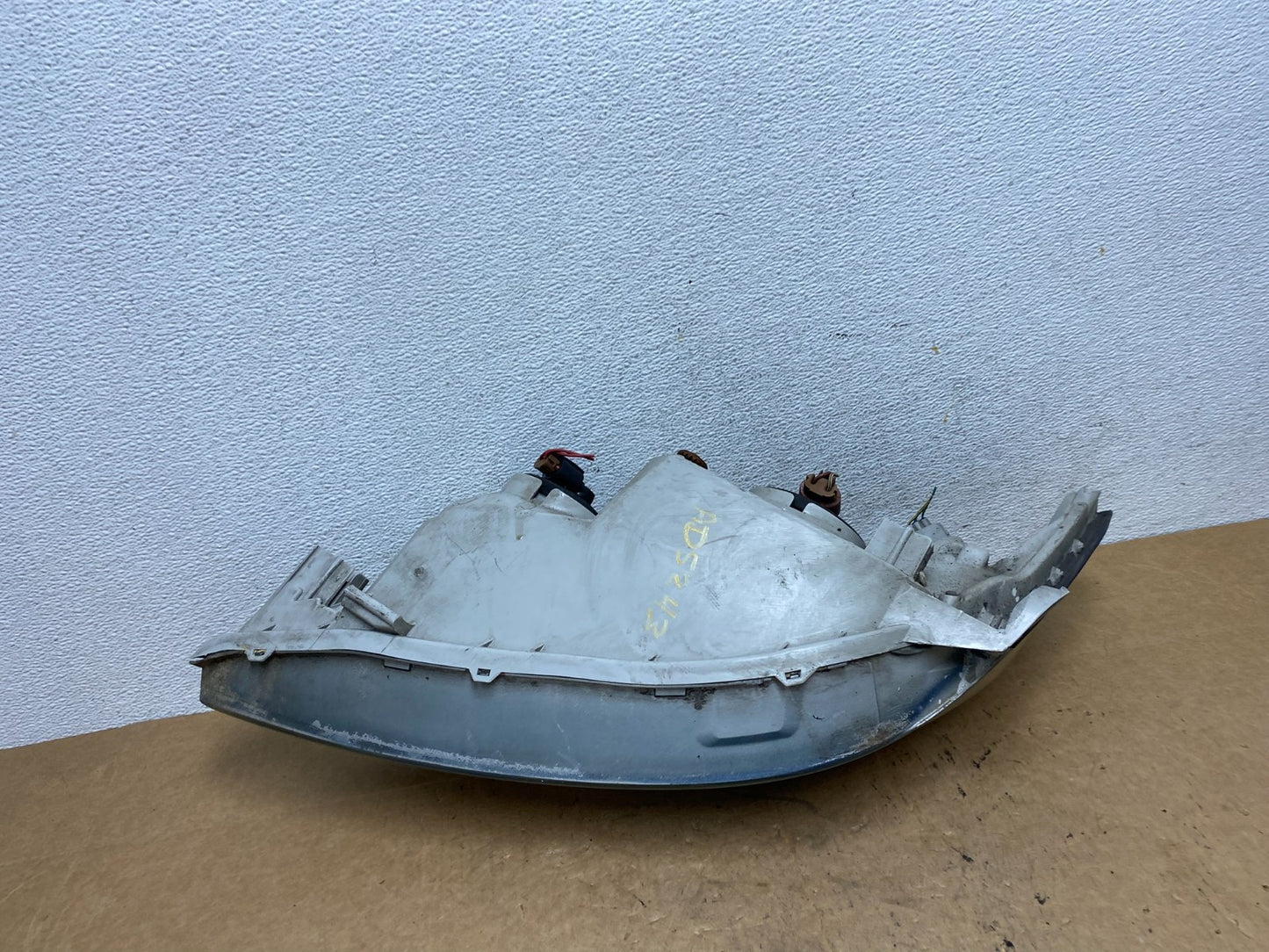2002 to 2004 Toyota Camry Halogen Headlight Right Passenger Rh AD5243 DW7