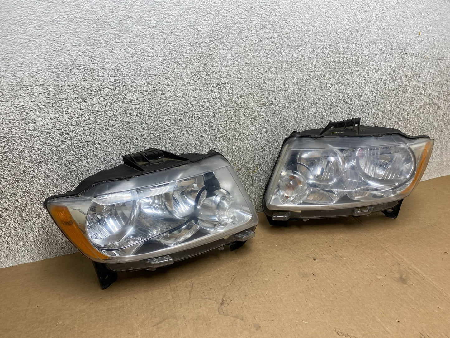 2011-2013 Jeep Grand Cherokee Left+Right Halogen Headlights W8417 DW2