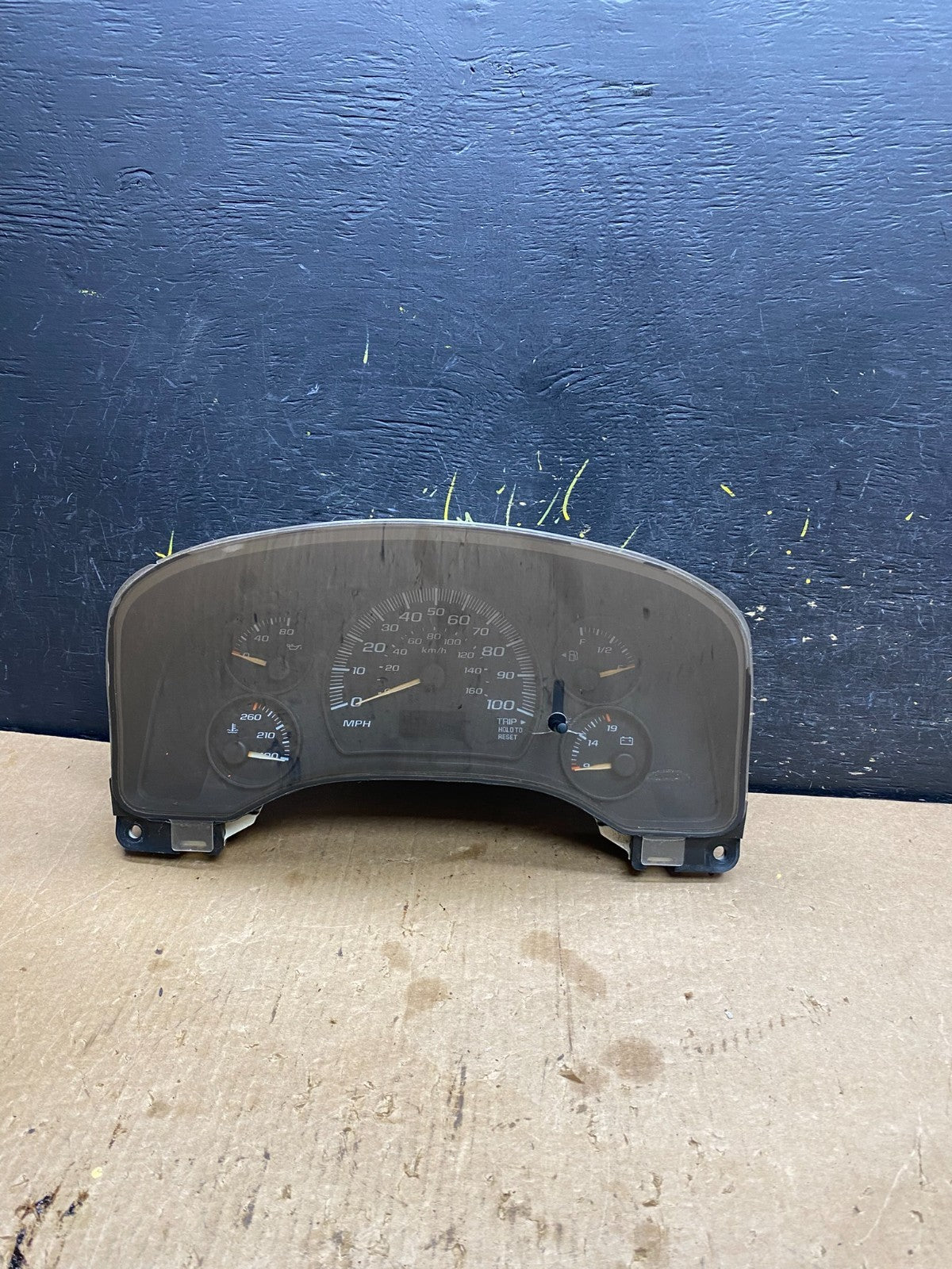 2004 to 2007 Chevrolet Express Speedometer Cluster Gauge OEM  z4550 DG0