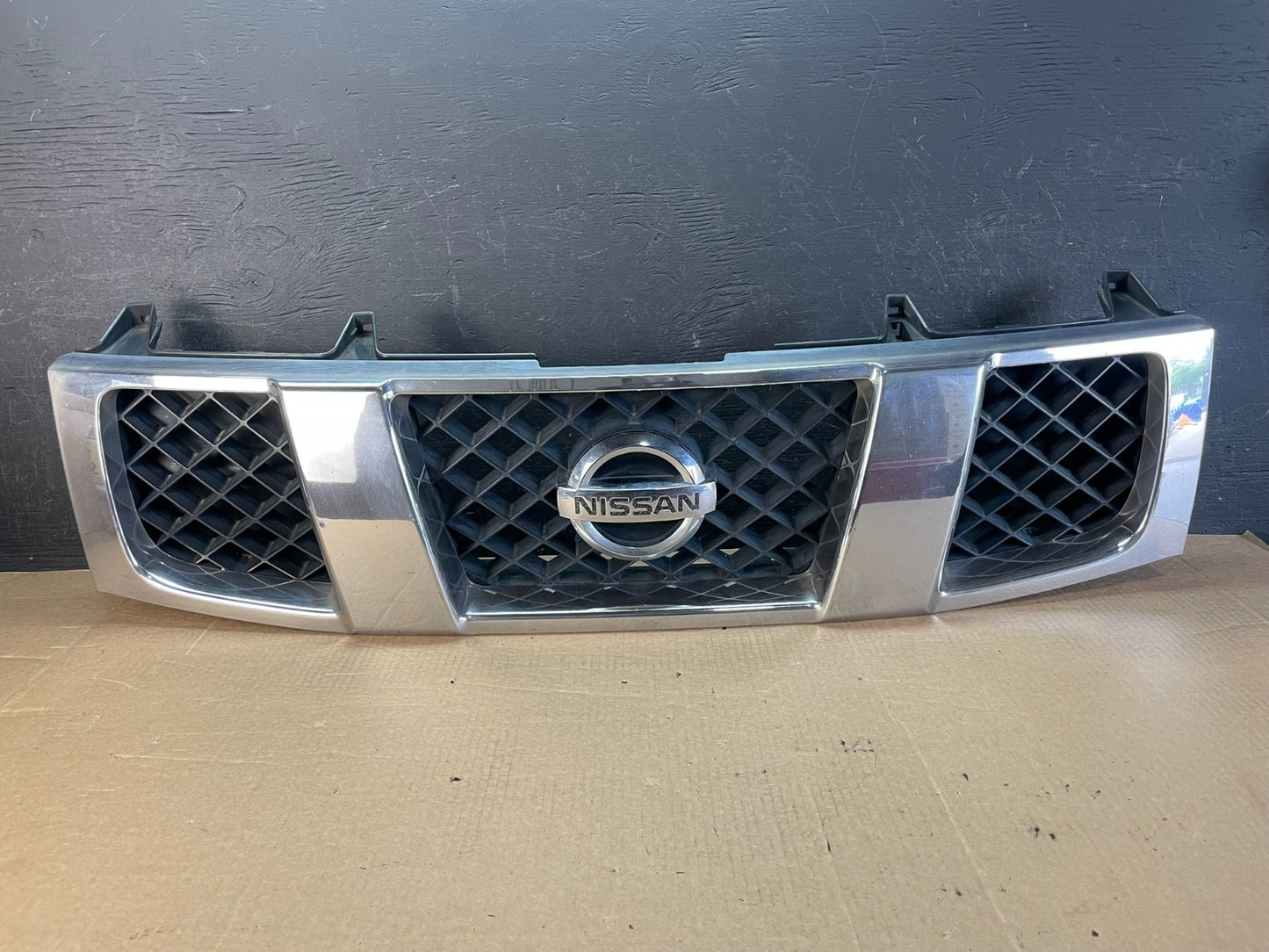 2004 to 2007 Nissan Titan Armada Front Upper Grill Grille AF5269 DW0