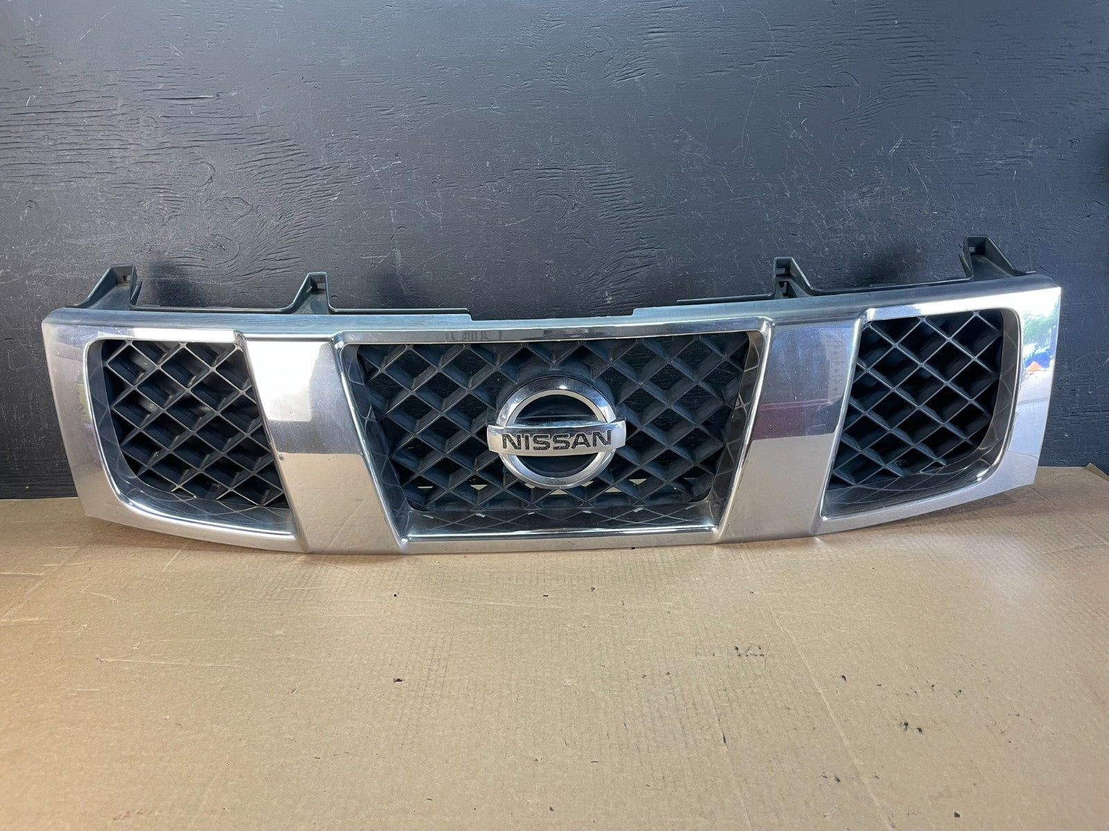 2004 to 2007 Nissan Titan Armada Front Upper Grill Grille AF5269 DW0