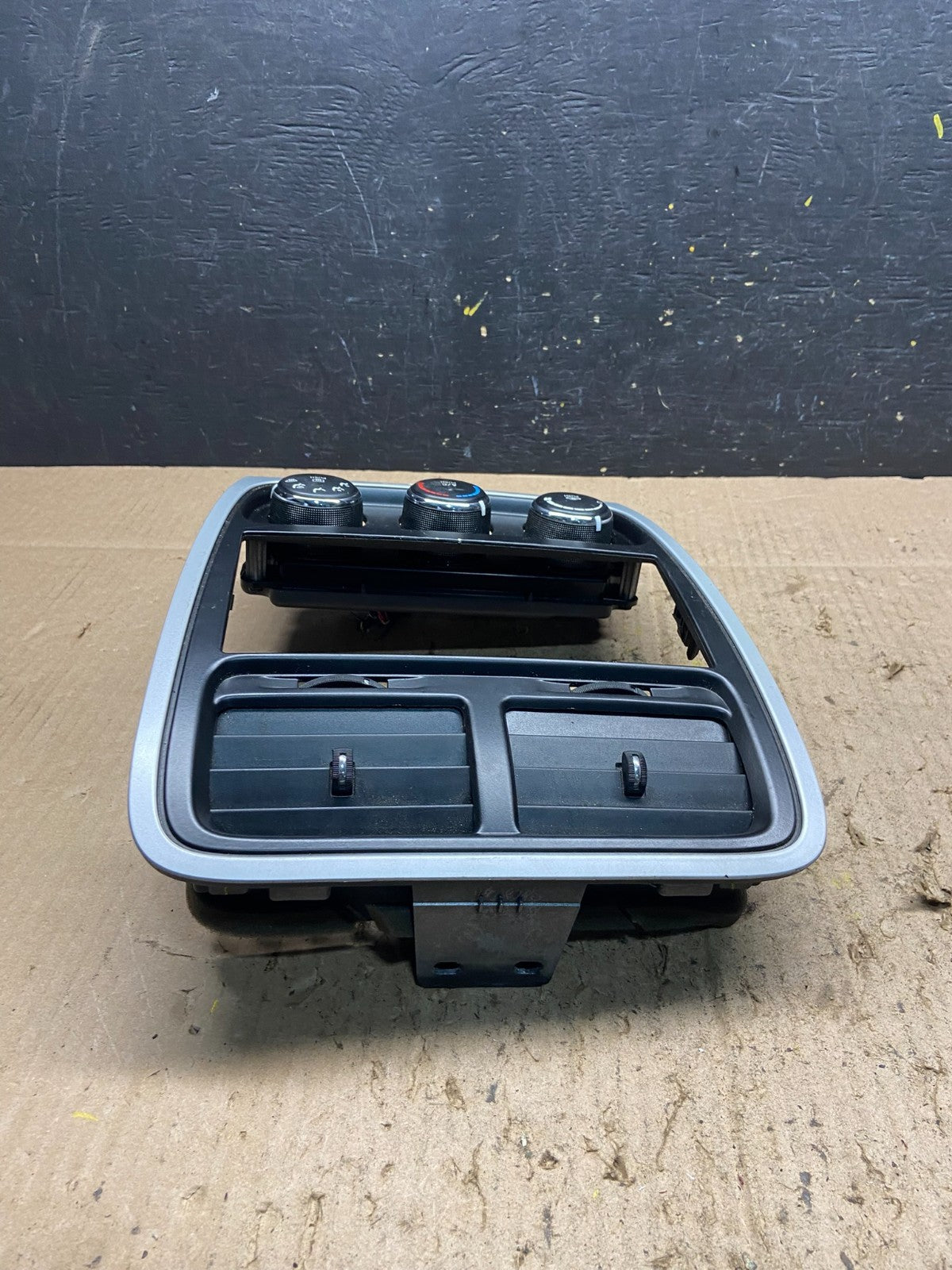 2010 to 2012 Dodge Caliber Dash Radio Center Bezel Climate Dash q2068 DG3