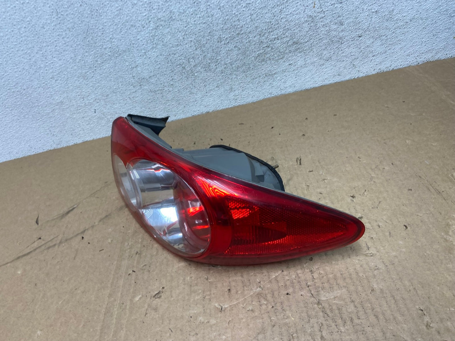 2003 - 2005 Mazda 6 Right Passenger Rh Side Tail Light AG0524 LK1