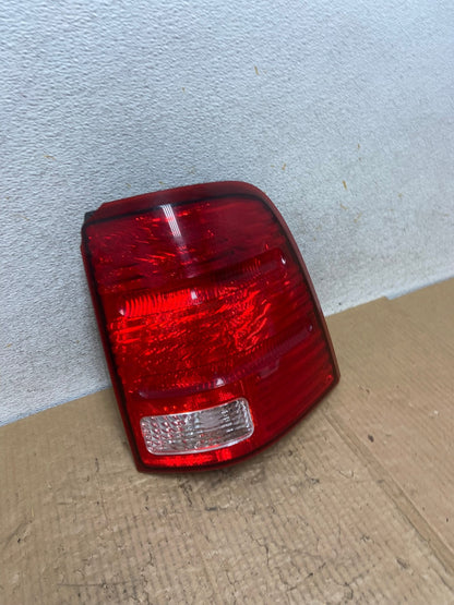 2002 to 2005 Ford Explorer Right Passenger Rh Side Tail light AI6863 LK2