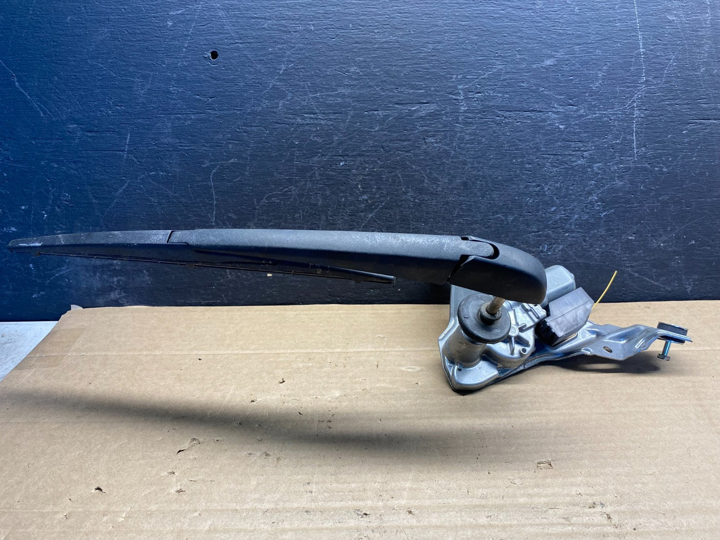 2014 to 2019 Toyota Highlander Rear Wiper Motor ae8202 DG3