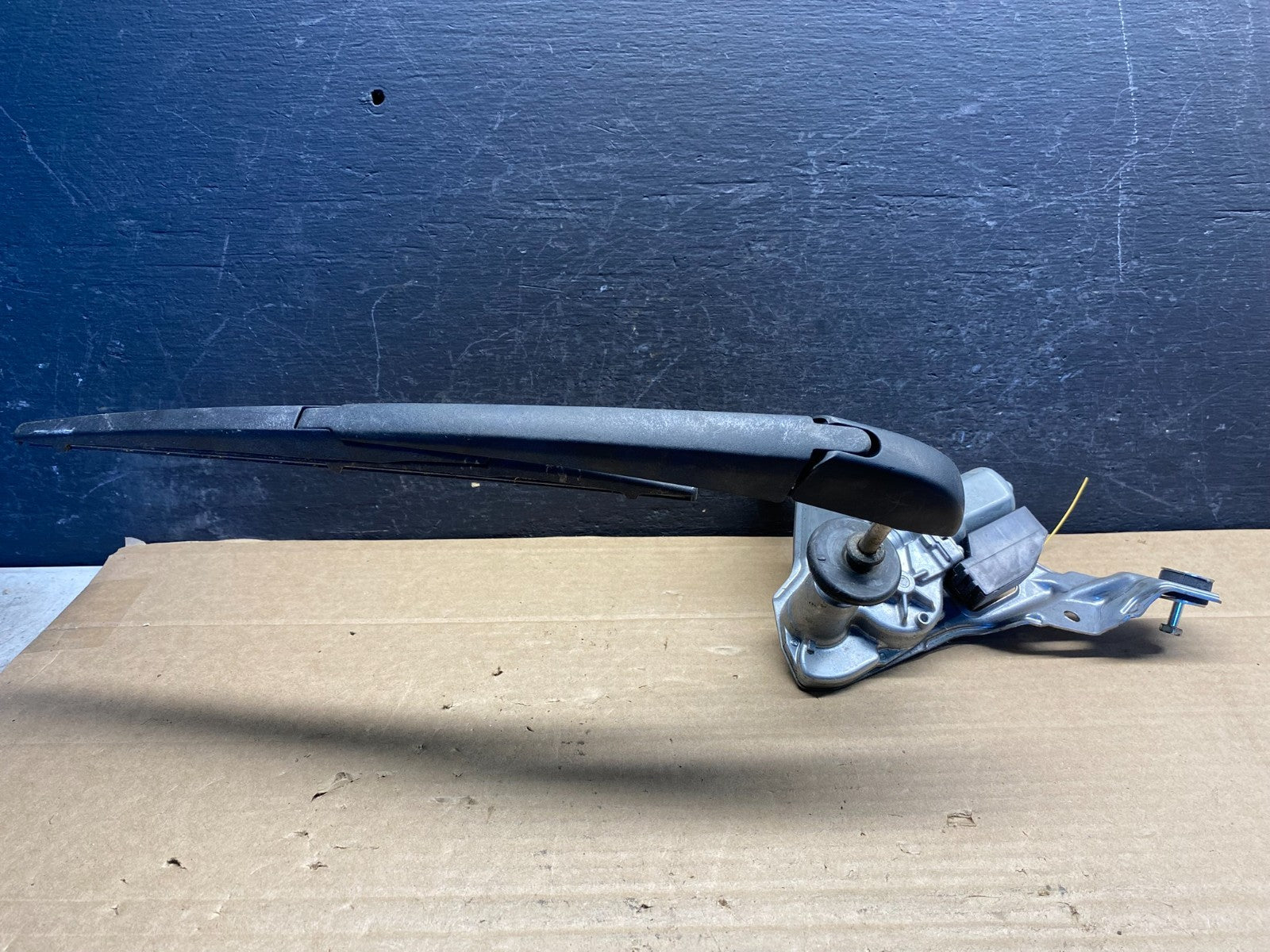 2014 to 2019 Toyota Highlander Rear Wiper Motor ae8202 DG3