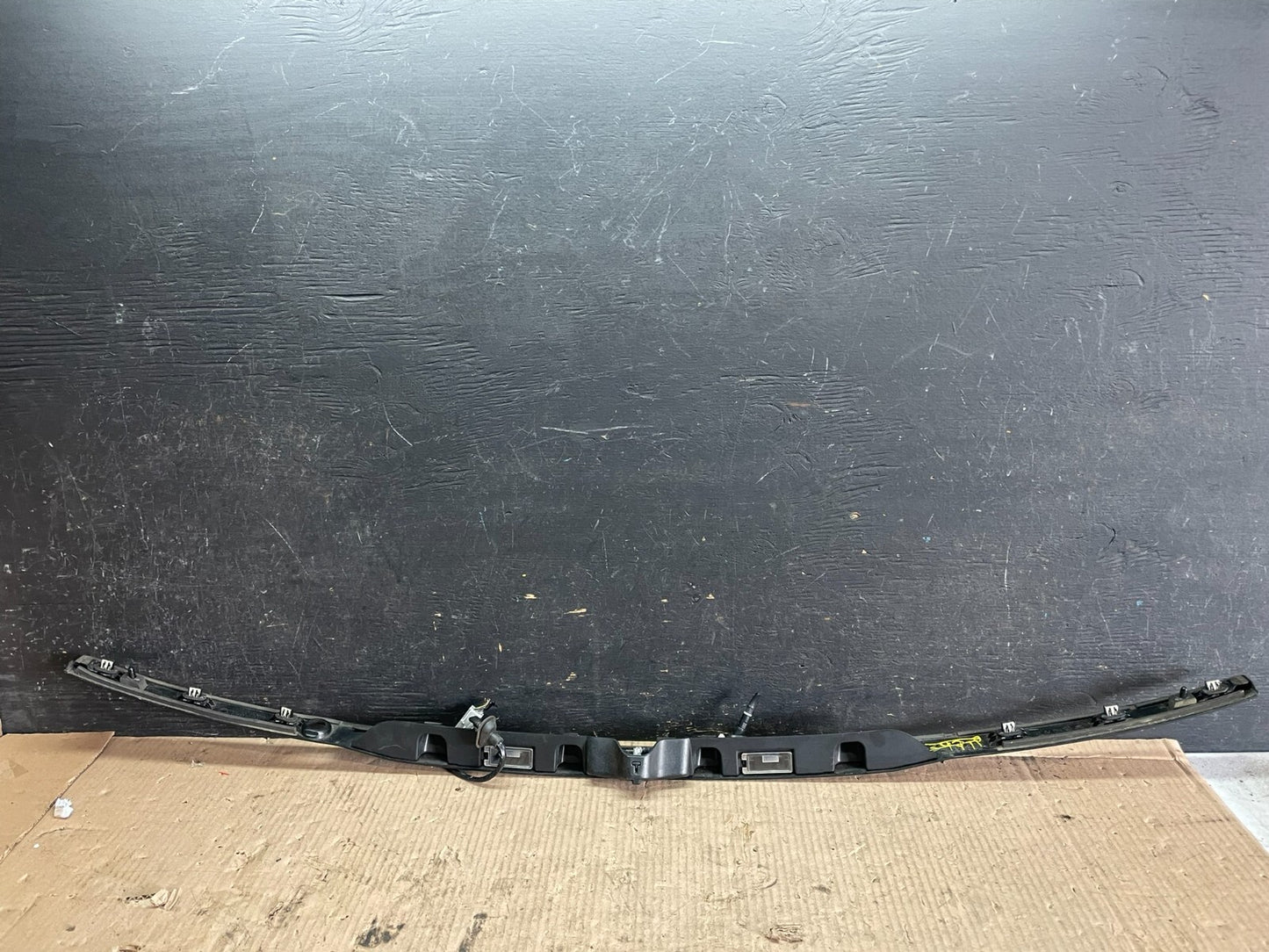 2016 - 2019 Ford Explorer Interceptor Rear Tailgate Molding With Camera M2962 DG4