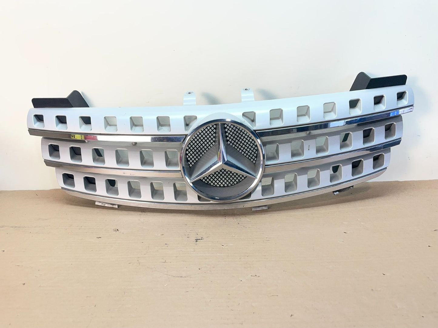 2006 2007 2008 Mercedes Benz ML350 ML550 Front Upper Grill Grille AF8517 DG0