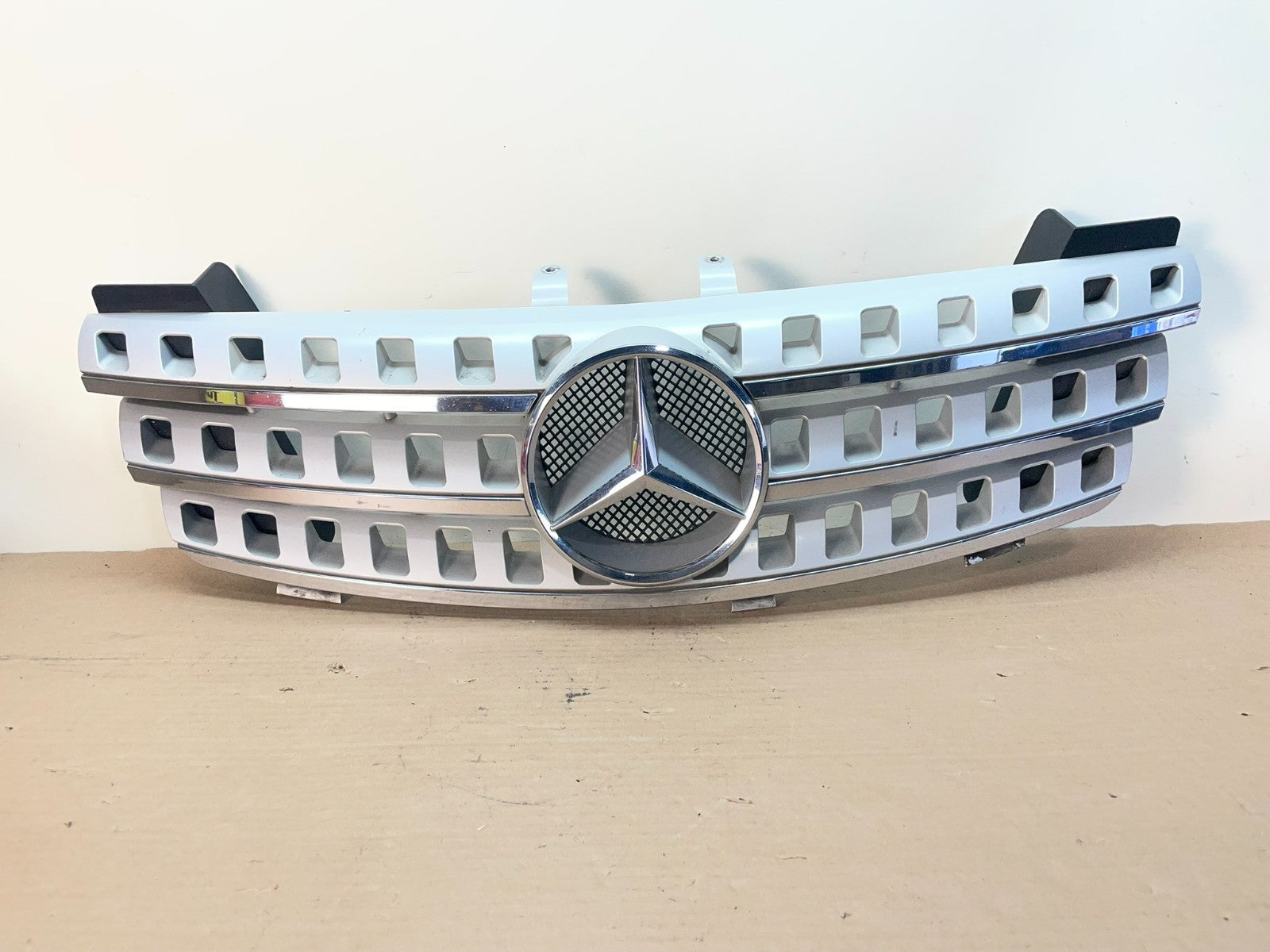 2006 2007 2008 Mercedes Benz ML350 ML550 Front Upper Grill Grille AF8517 DG0