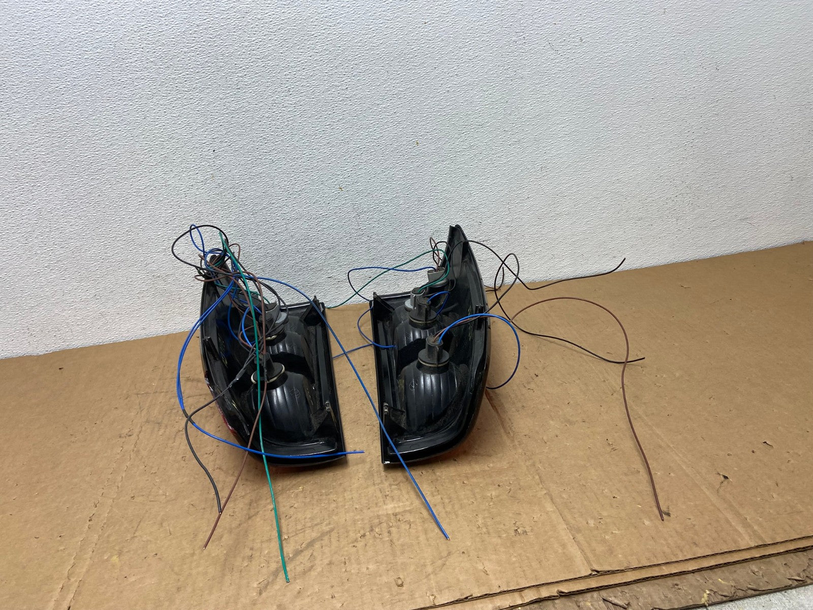 2003-2006 Chevrolet Silverado Left + Right Side Tail lights AD1291 LK9
