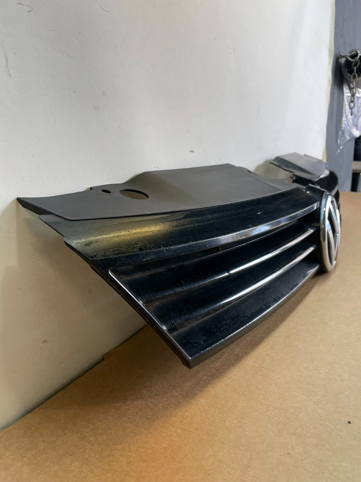 2011 to 2014 Volkswagen Jetta Sedan Front Upper Grille Grill af8533 DG2