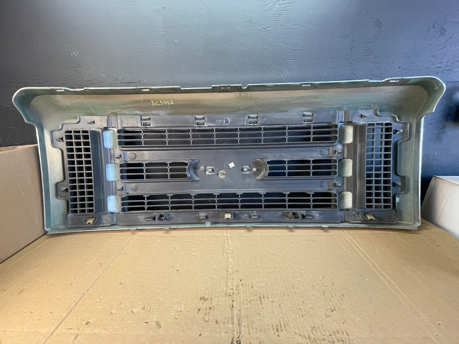 2008 to 2014 Ford Econoline E150 E250 Front Upper Chrome Grill Grille ac5462 DG5