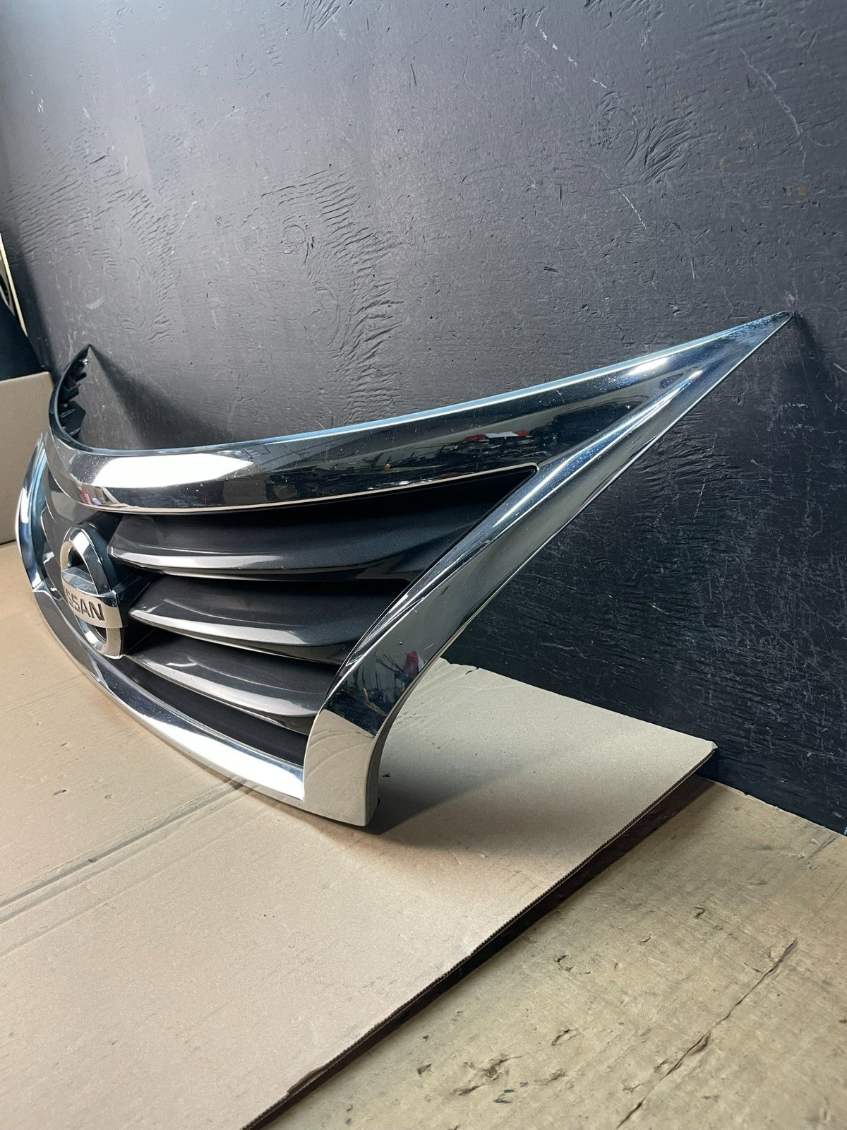2013 to 2015 Nissan Altima Front Upper Grill Grille Sedan AD8377 DG1