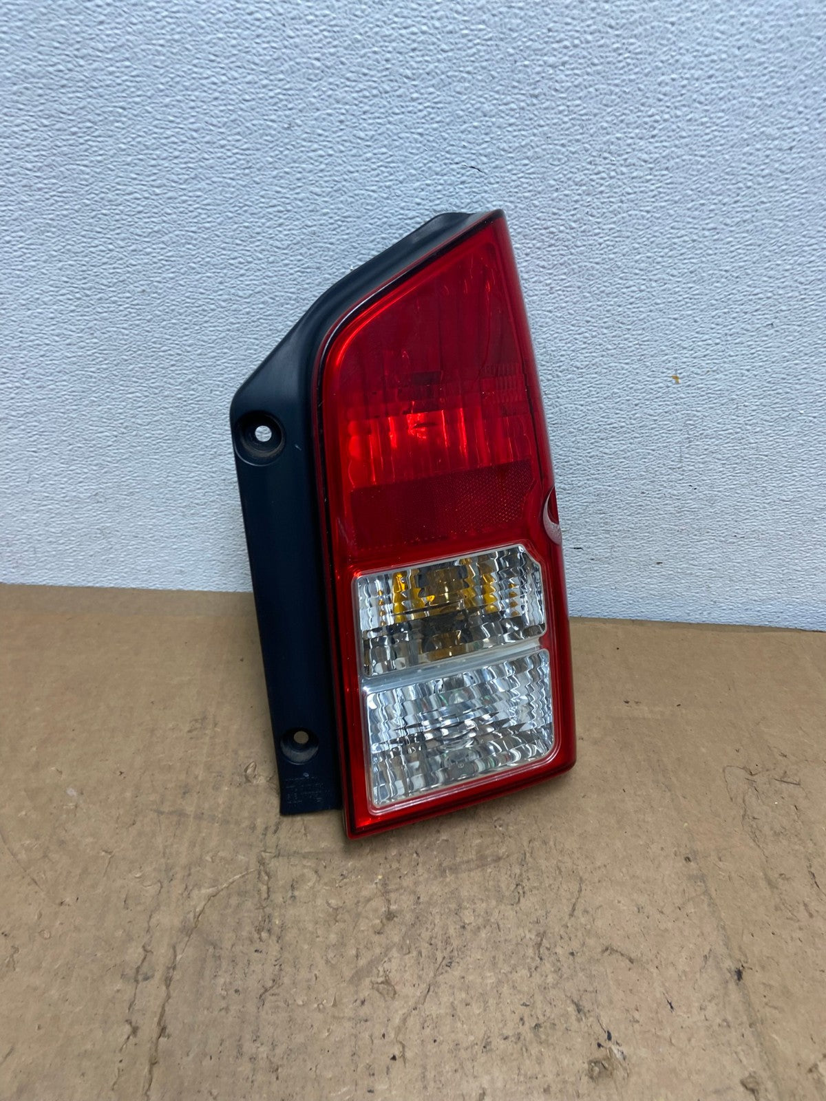 2005 to 2012 Nissan Pathfinder Right Passenger RH Side Tail Light AD0601 LK2