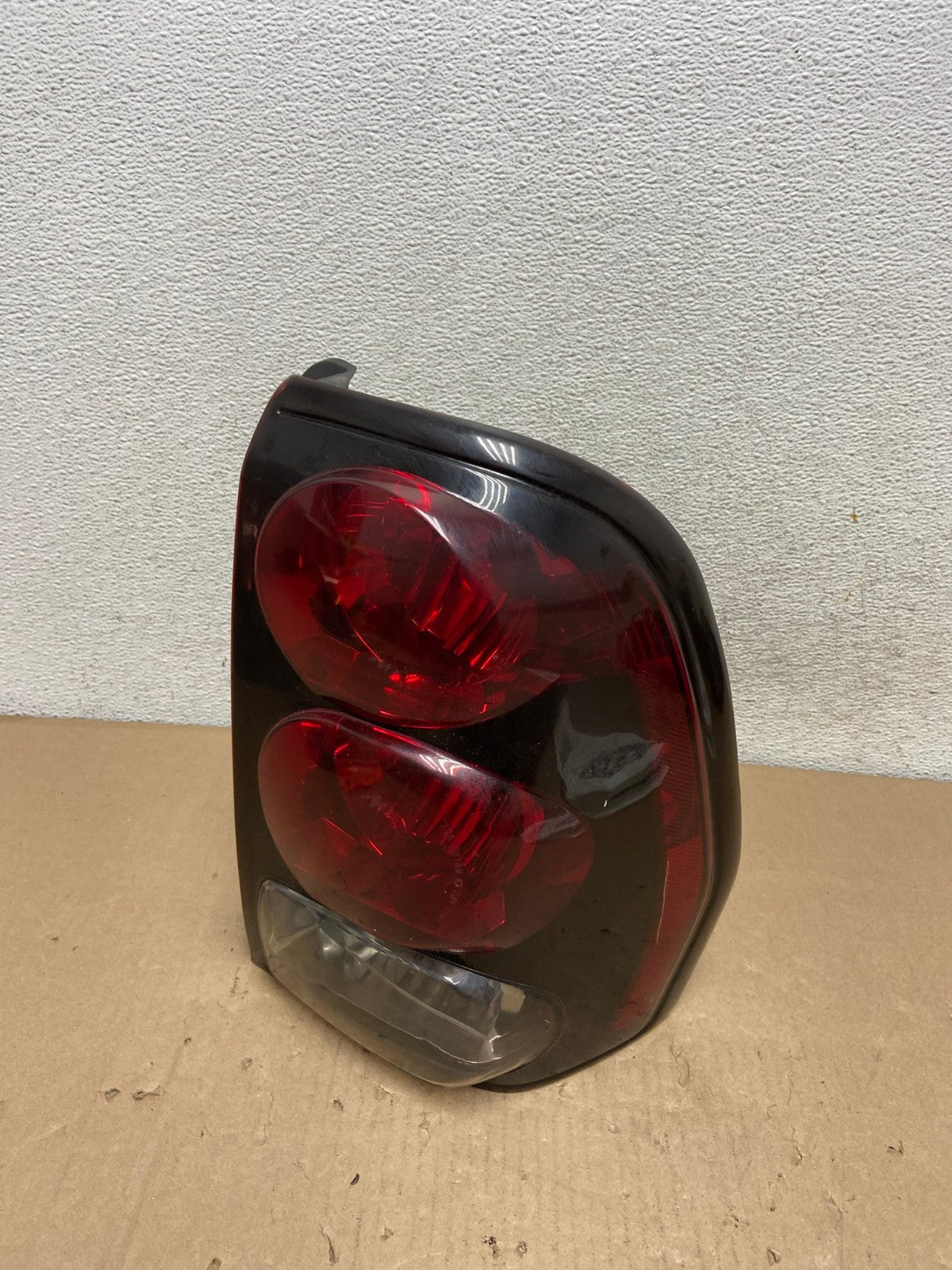 2002 to 2009 Chevrolet Trailblazer Right Passenger Rh Side Tail Light AG6724 LK0