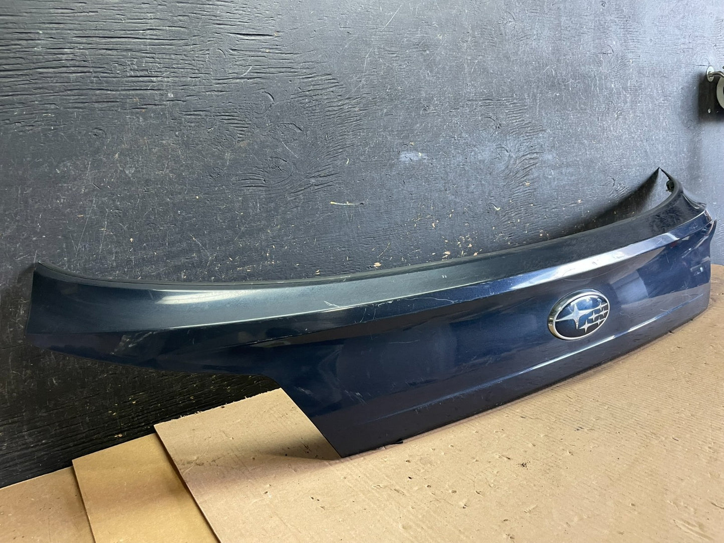 2012-2014 Subaru Outback Rear Liftgate Trunk Panel Trim Molding AA2152 DG1