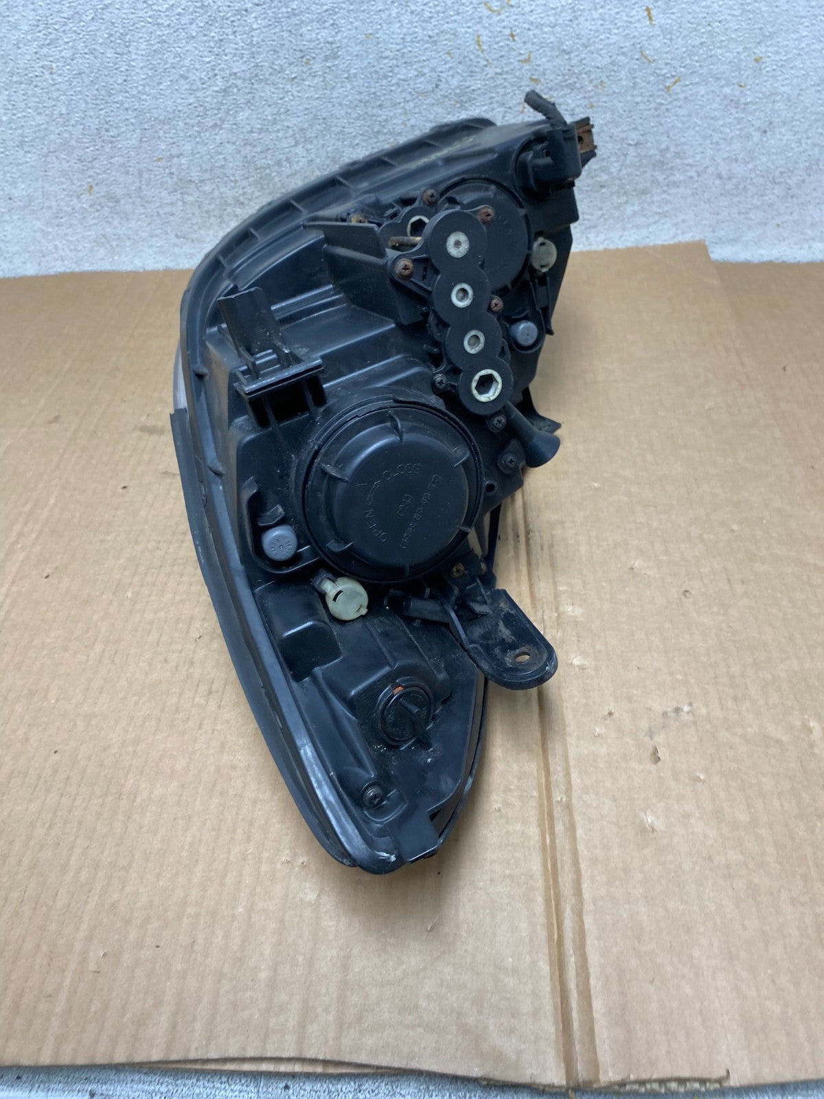 2007 to 2012 Hyundai Veracruz Right Passenger RH Headlight Halogen AI3824 DW6