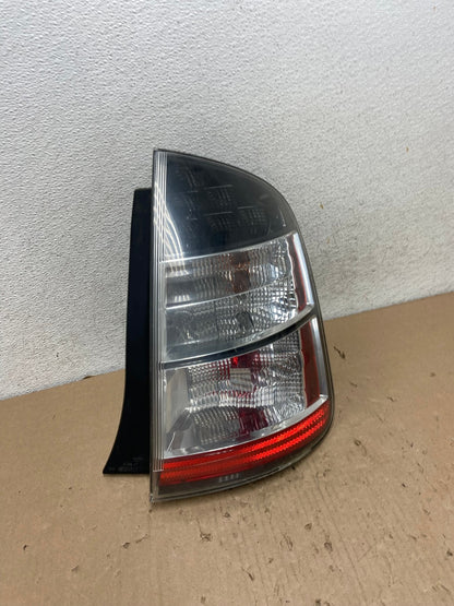 2004 - 2005 Toyota Prius Right Passenger Side Rh Tail Light AG6794 LK2