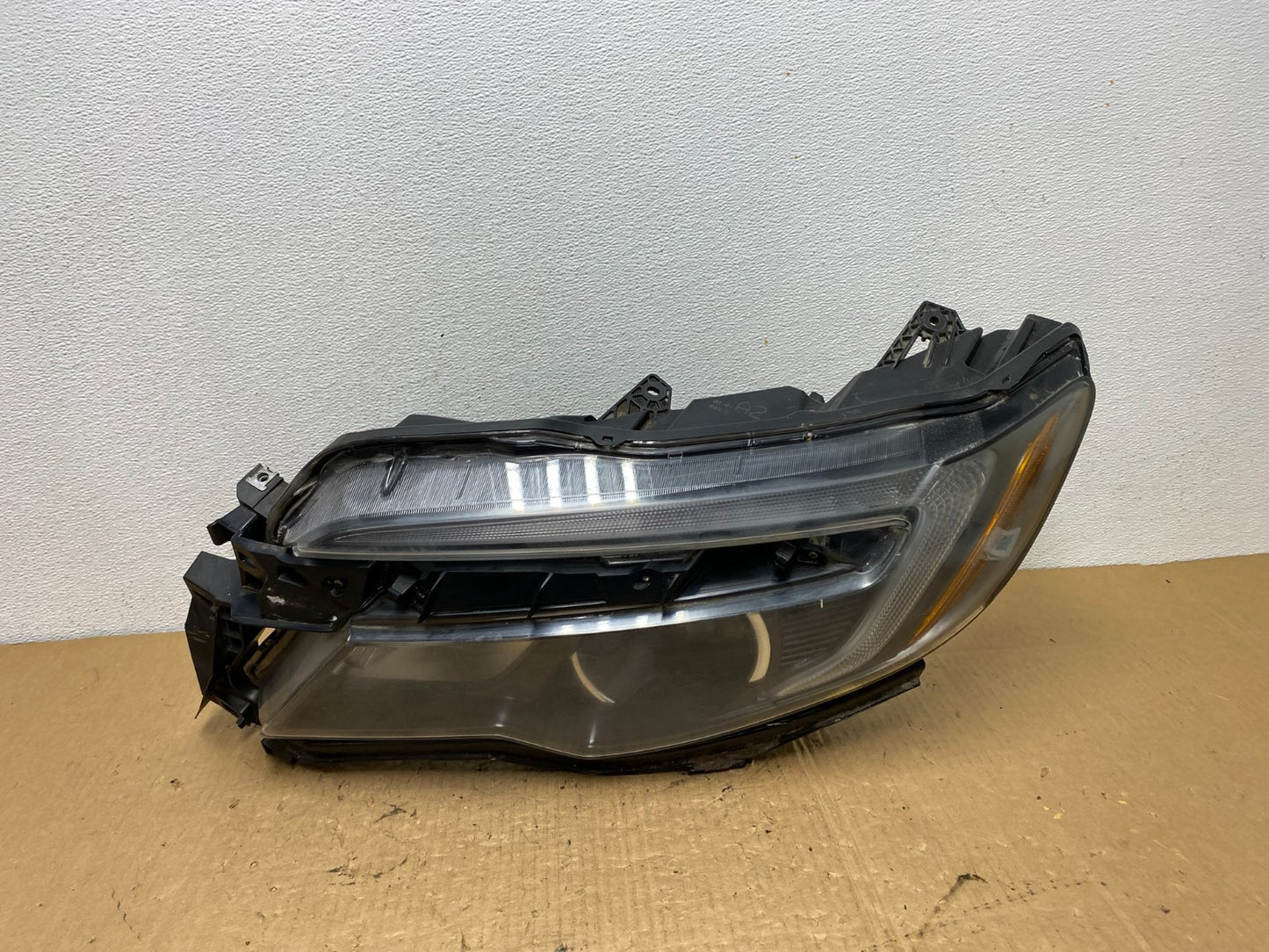 2016 to 2022 Honda Pilot Left Driver LH Halogen Headlight ac8163 DG0