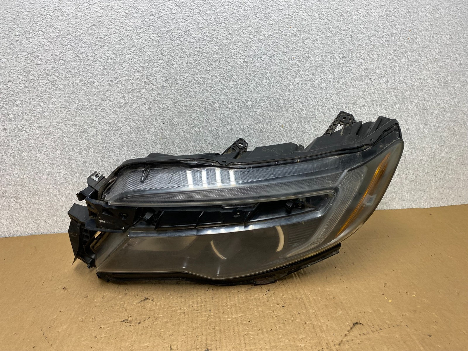 2016 to 2022 Honda Pilot Left Driver LH Halogen Headlight ac8163 DG0