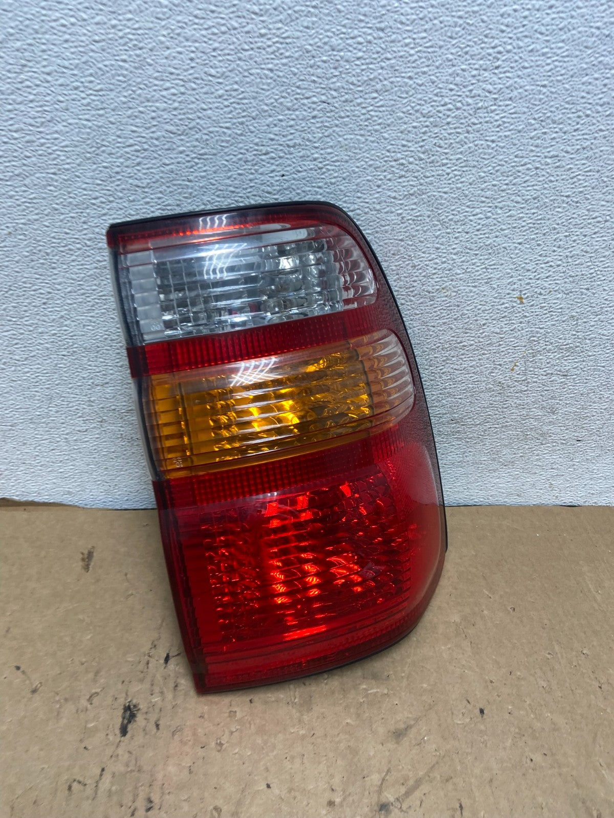1998 to 2002 Toyota Land Cruiser Right Passenger RH Side Tail Light AG2385 DW2