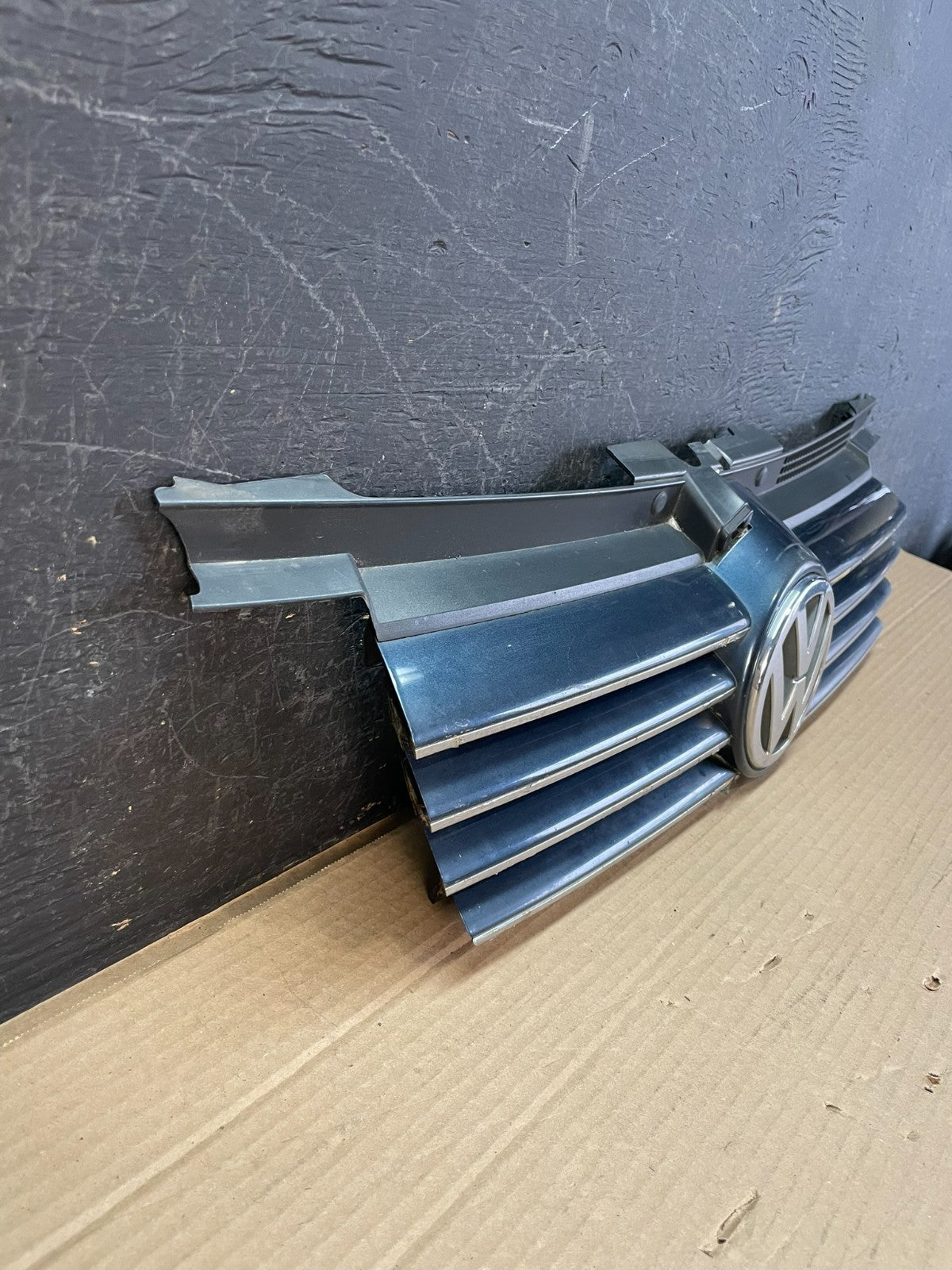 1999-2005 Volkswagen Jetta Front Upper Grille Grill Chrome AE8727 DG2