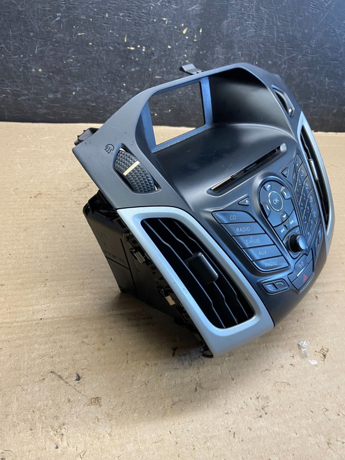 2012 to 2014 Ford Focus Radio Control Panel Trim w/ Bezel ah3801 DG1