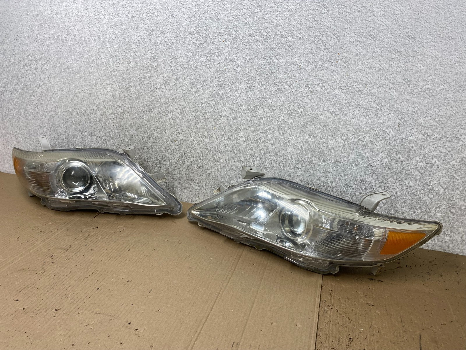 2010 - 2011 Toyota Camry Left+Right Halogen Headlights AF5862 DW1
