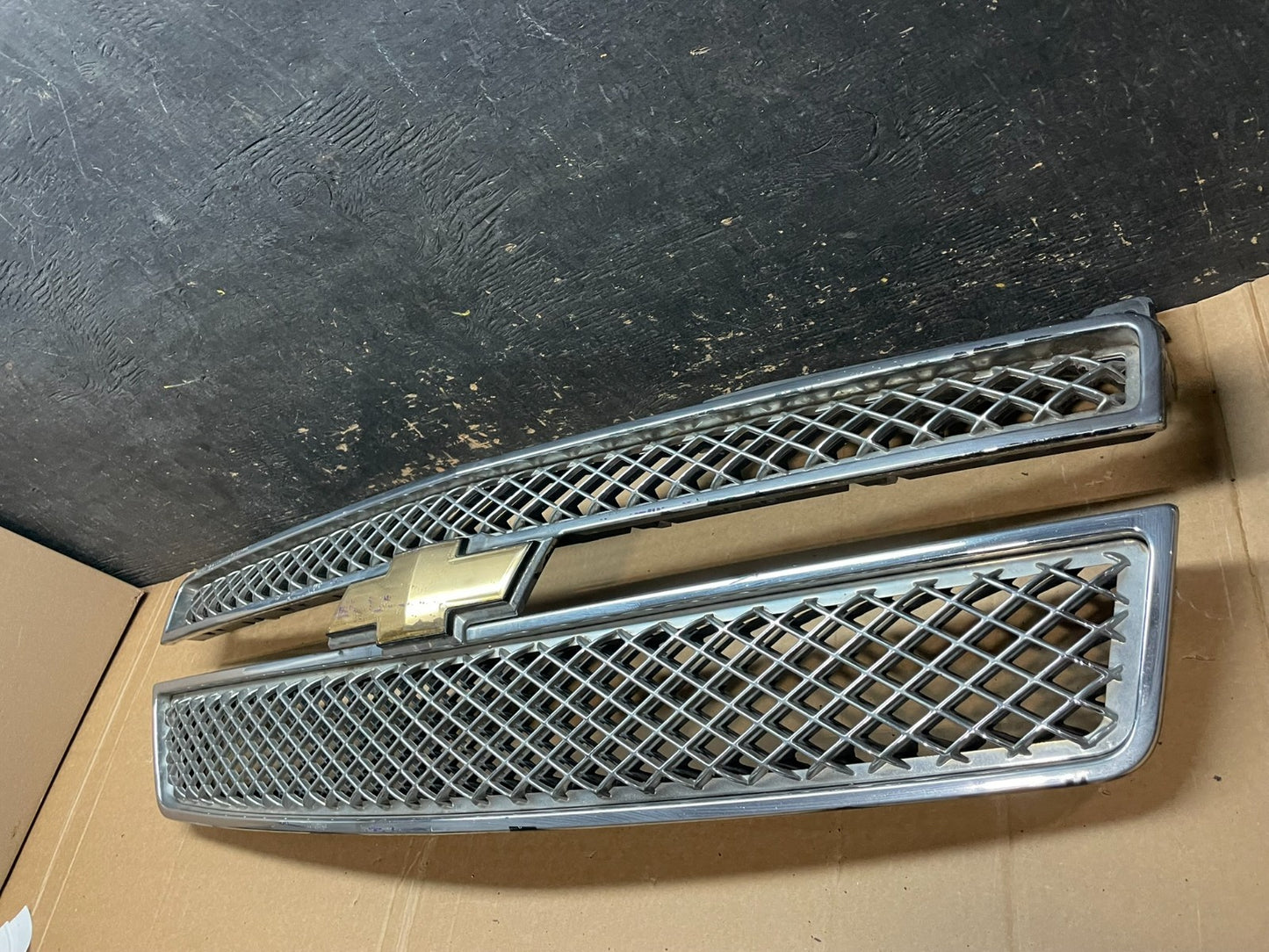 2007 to 2014 Chevrolet Avalanche Front Upper Lower Set Grill Grille Oem Z5723 DG1