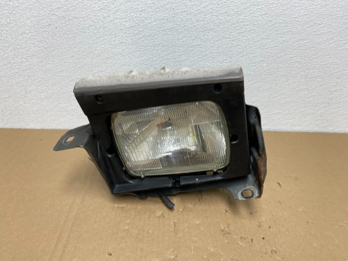 1983 to 1987 Honda Prelude Left Driver LH Halogen Headlight AB6789 DG0