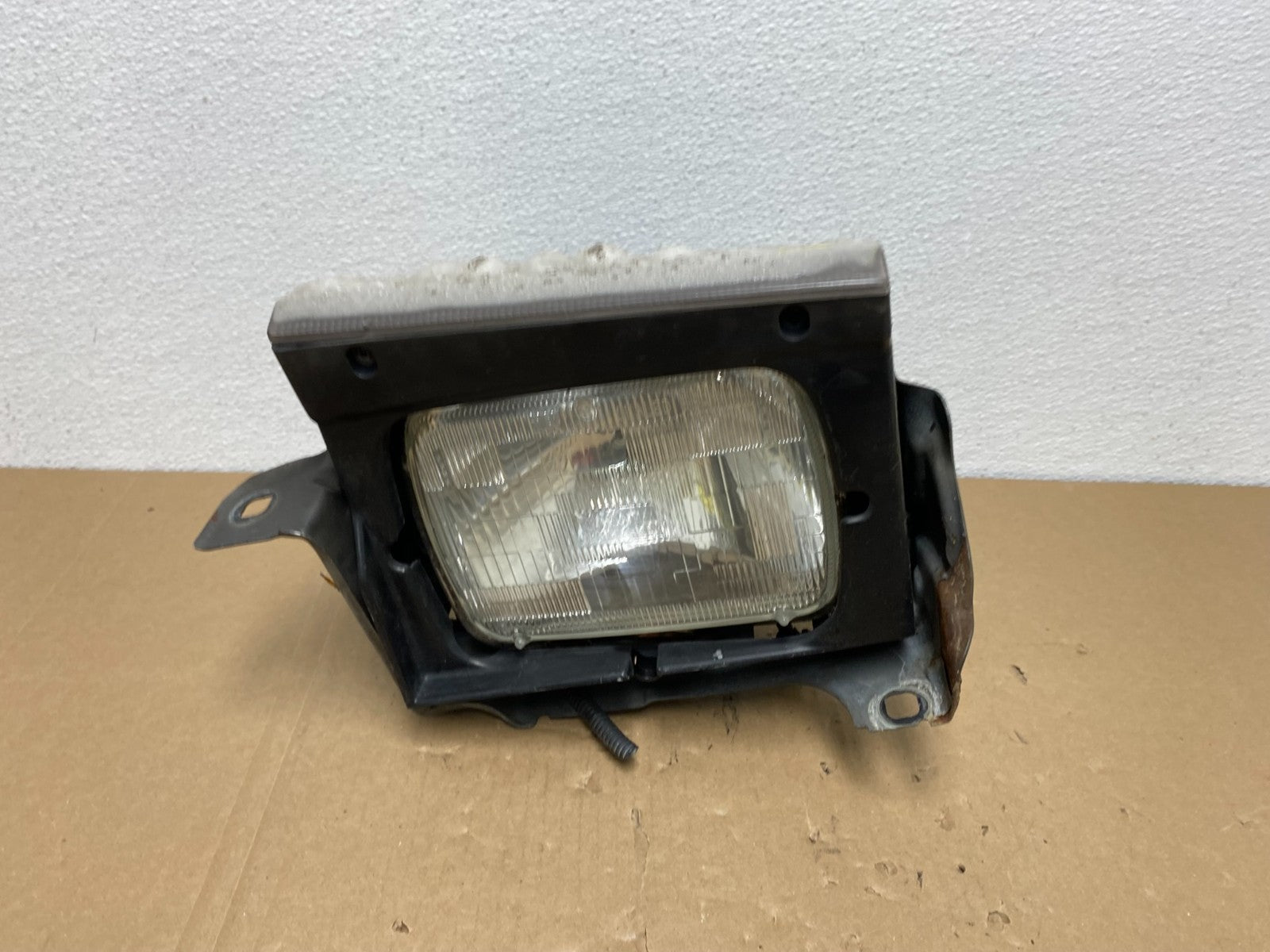 1983 to 1987 Honda Prelude Left Driver LH Halogen Headlight AB6789 DG0