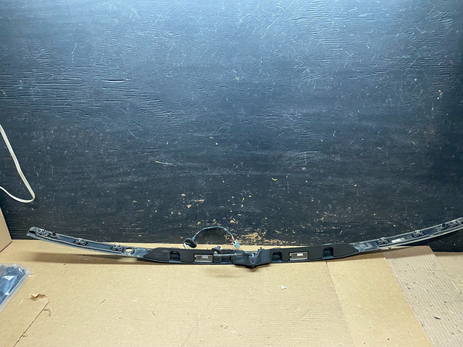 2016 - 2019 Ford Explorer Interceptor Rear Tailgate Molding With Camera V6965 DG4