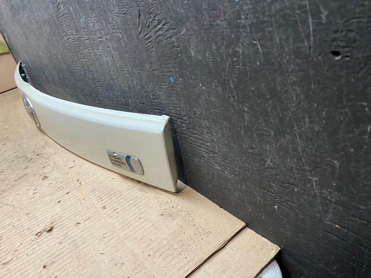 2010 to 2015 Toyota Prius Trunk Rear Tailgate Molding Panel 76801-00900 J7288 DG1