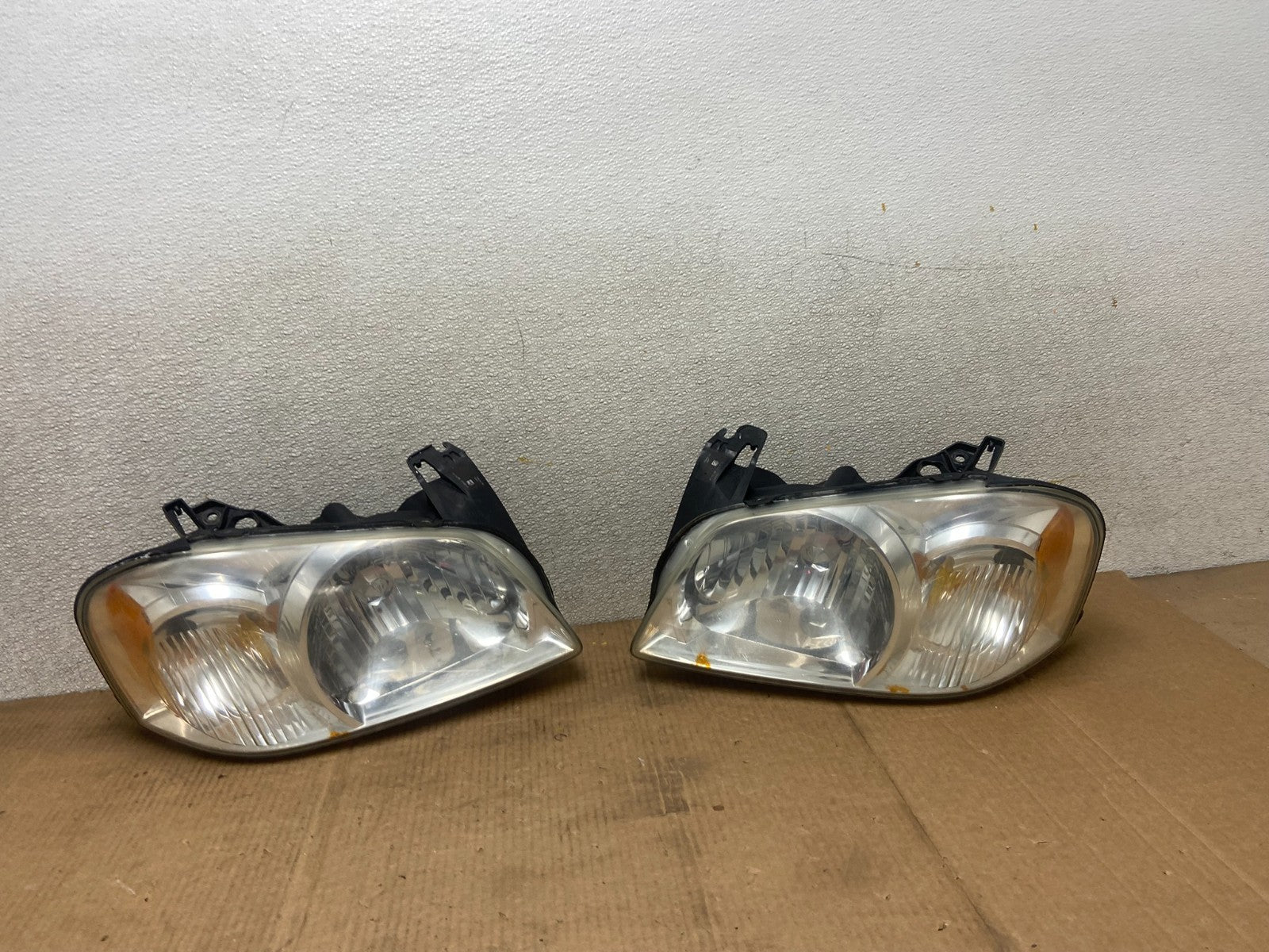 2005 - 2006 Mazda Tribute Left+Right Halogen Headlights Oem AA6212 DW0