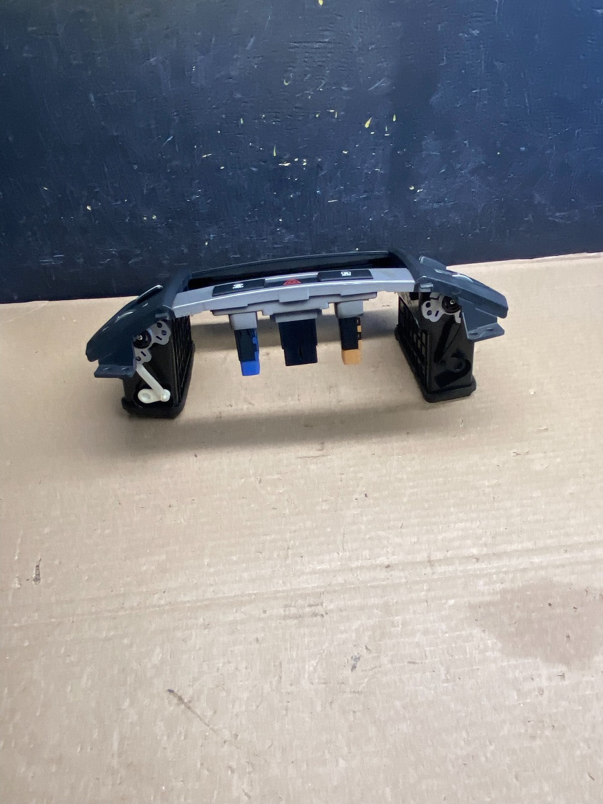 2007 to 2009 Hyundai Santa Fe Center Dashboard Radio Bezel Trim AH1497 DG3