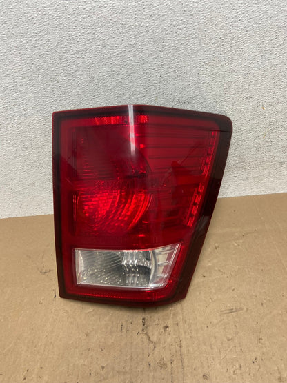 2007 2008 2009 2010 Jeep Grand Cherokee Right Passenger Tail Light AE6100 LK0