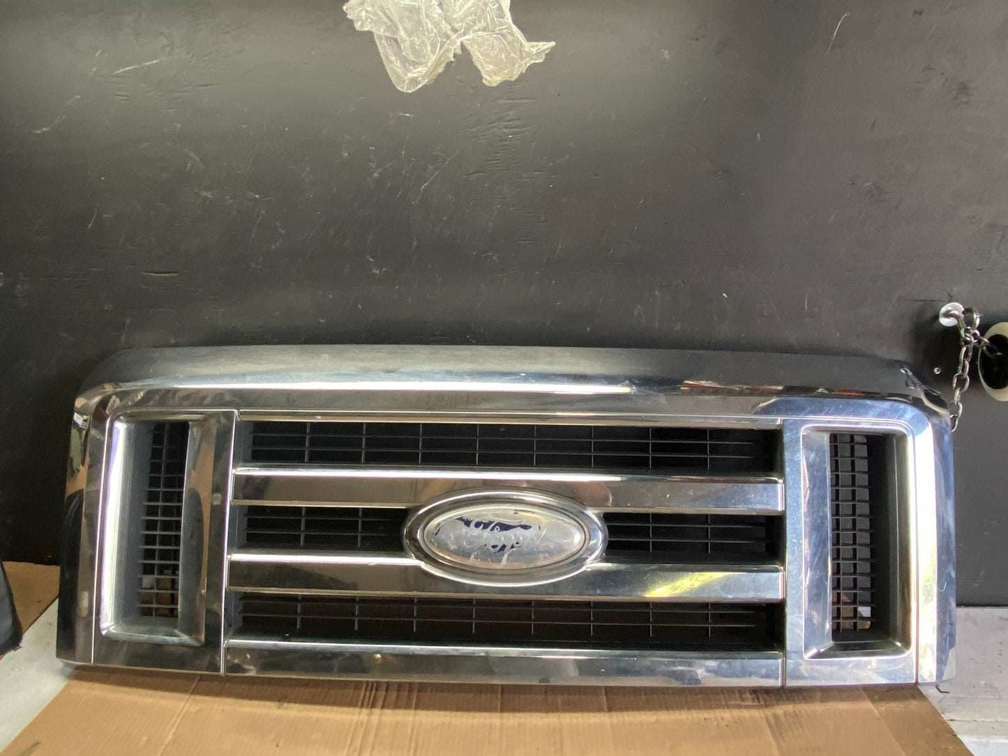2008 to 2014 Ford Econoline E150 E250 Front Upper Chrome Grill Grille Q0525 DG0