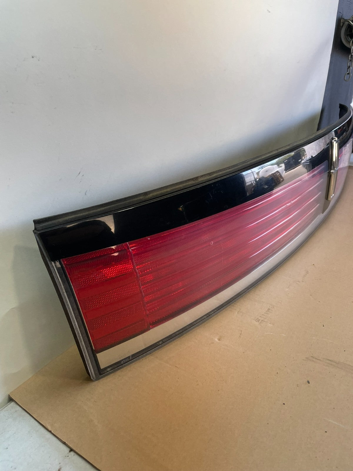 2007 to 2010 Lincoln MKX Center Tail Light Lamp Panel Trim ai4239 DG2