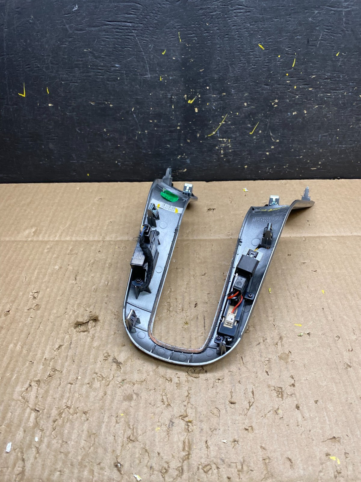 2011 to 2014 Chevrolet Cruze Center Console Gear Shift Trim Panel V1555  DG2