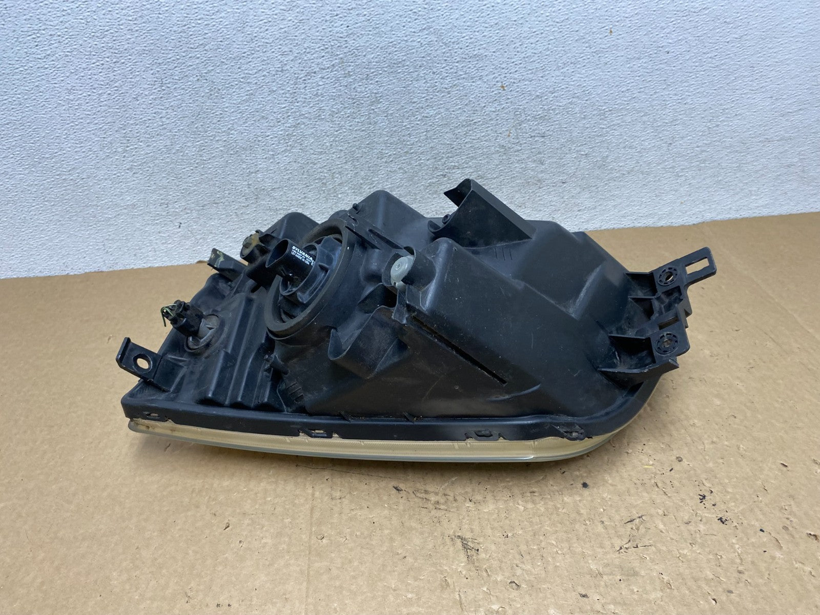 2004 - 2011 Mitsubishi Endeavor Headlight Right Passenger Rh Side AF9786 DW7