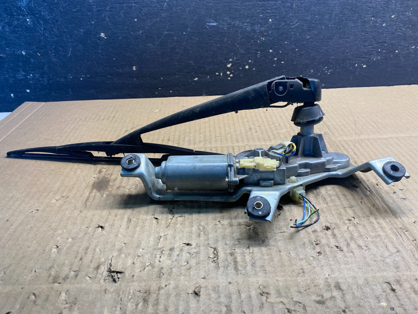 2005 to 2009 Subaru Legacy Outback Rear Windshield Wiper Motor aa7491 DG1