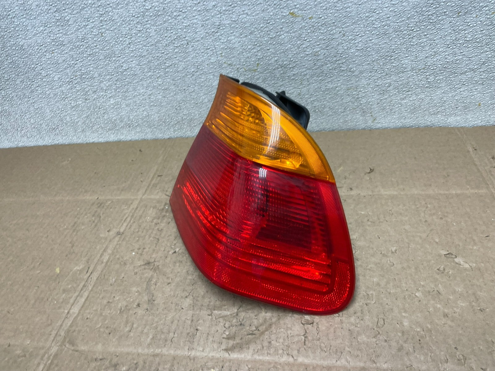 1999-2001 BMW 325i 330i E46 Right Passenger RH Tail Light ad6551 DG1