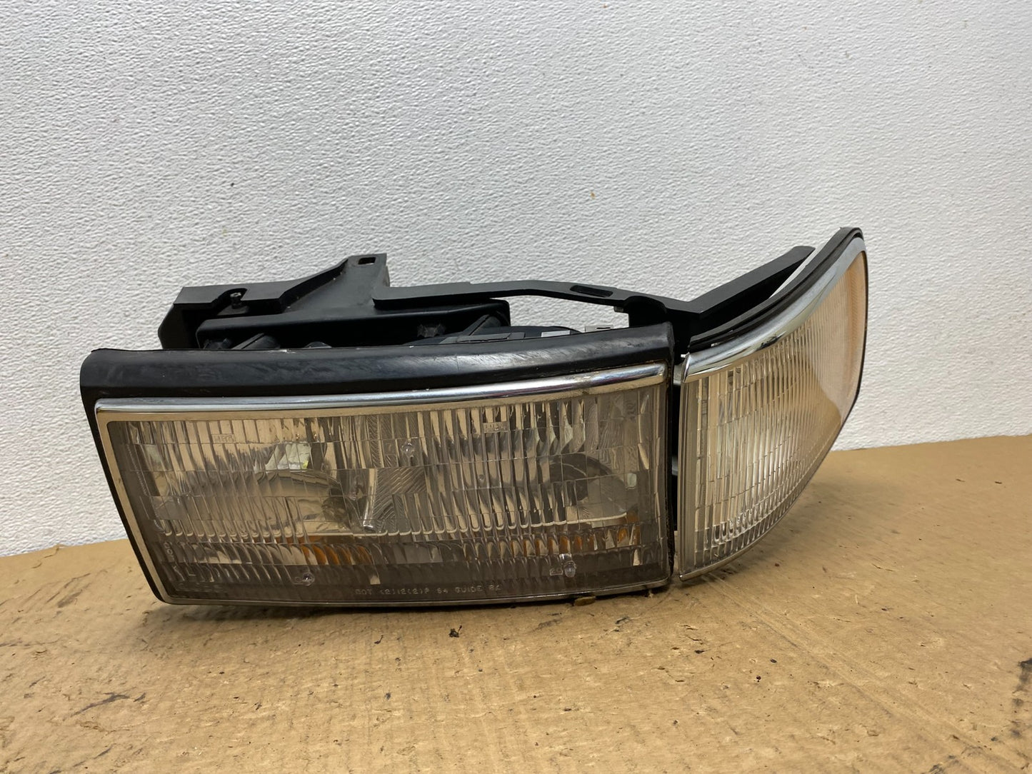 1994 1995 1996 Cadillac Deville Left Driver LH Headlight + Turn Signal AC8171 DW0